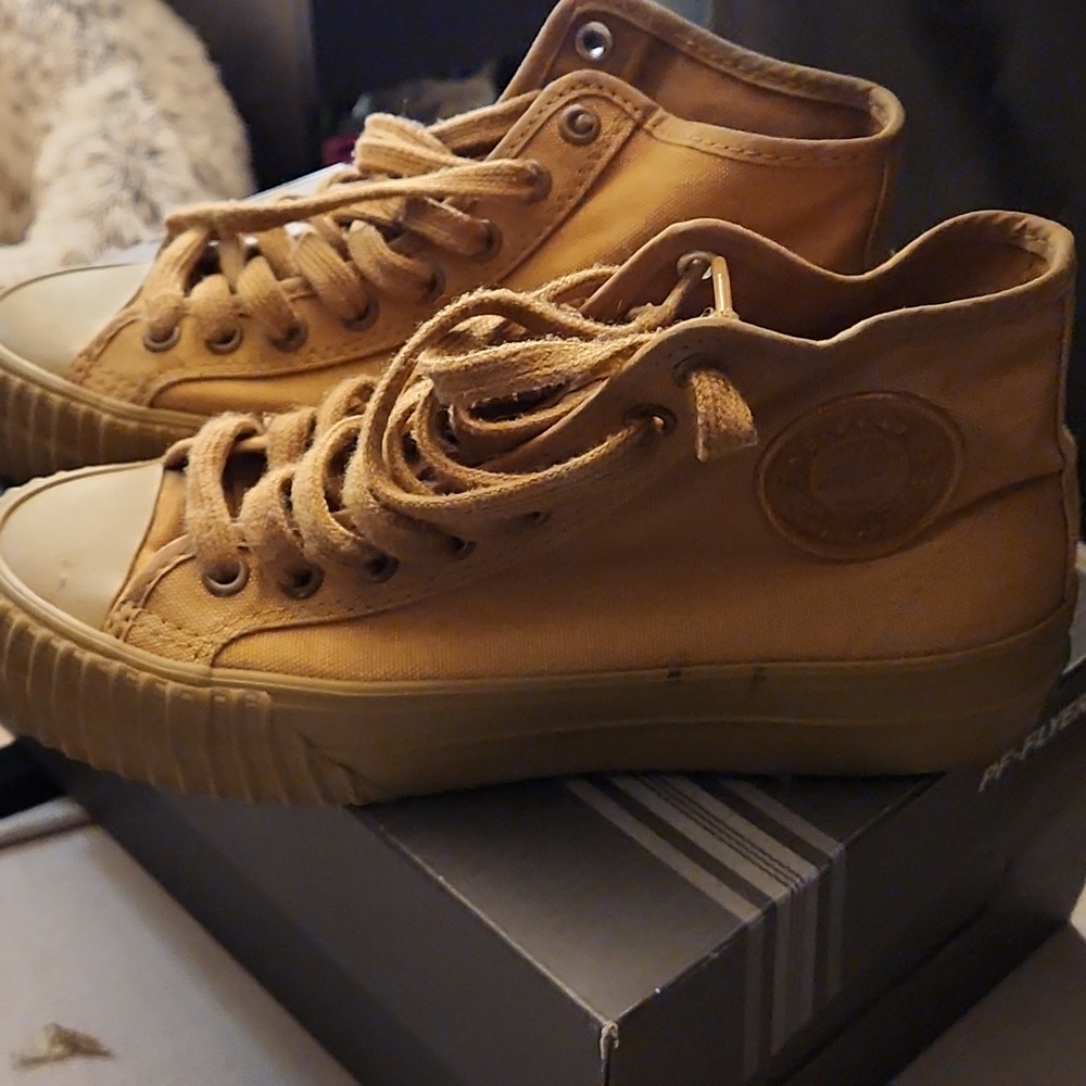 Pf flyers